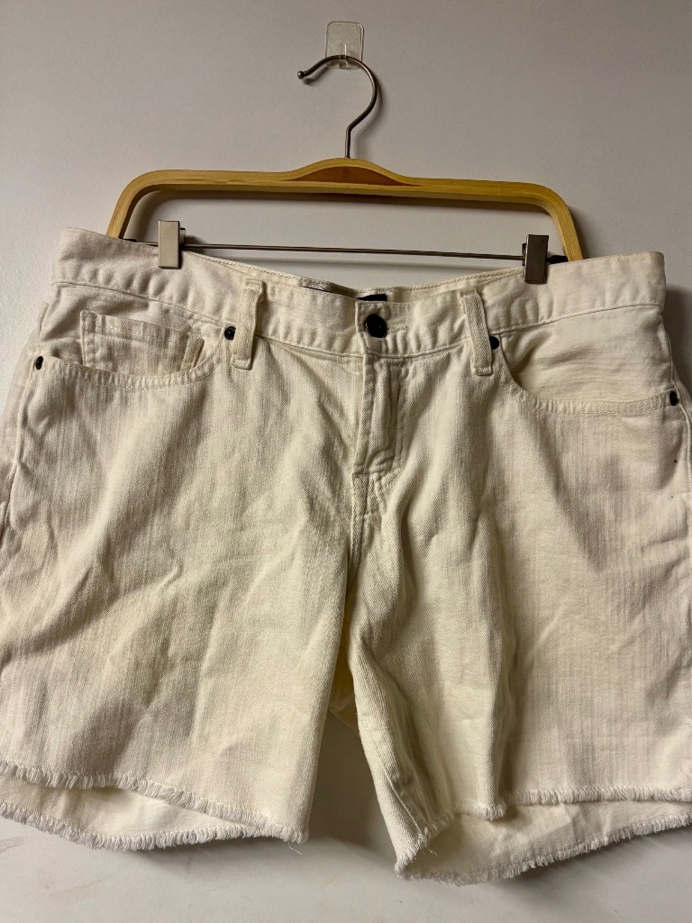 Lucky Brand Cream Abbey Short Size 8